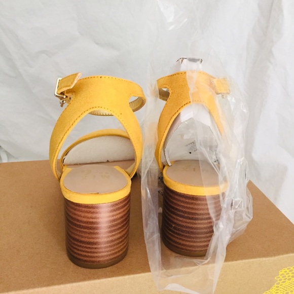 Mix No. 6 Golden Yellow Block Heel Sandal Size 6 - Picture 2 of 6